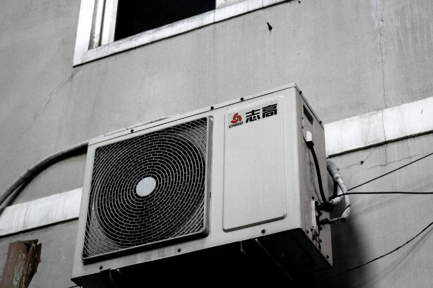 picture of outdoor unit of air conditioning